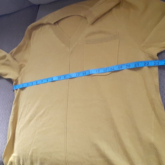 Isaac Mizrahi V-Neck Sweater - Picture 6 of 8